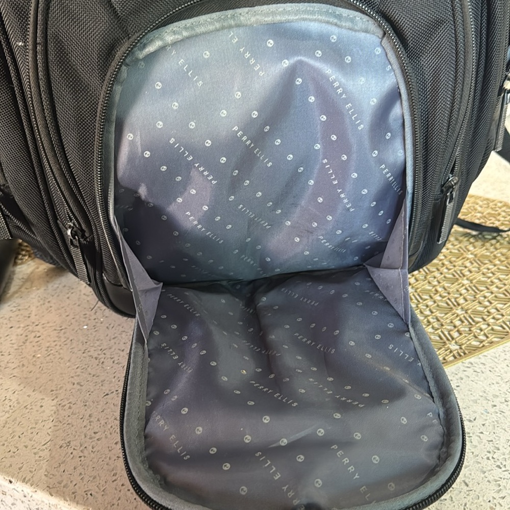 🖤Perry Ellis 140 Laptop Backpack - Picture 13 of 17